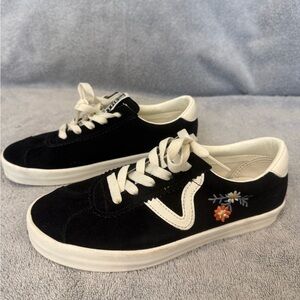 VANS Off the Wall - Black Classic Lace up Sneakers embroidered floral